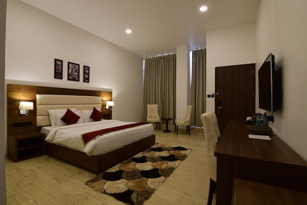 Deluxe Double Room, 1 King Bed photo 3