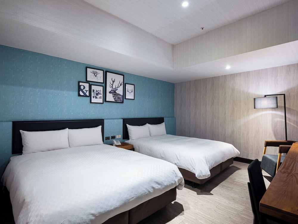 Standard Quadruple Room, 2 Double Beds, No Windows