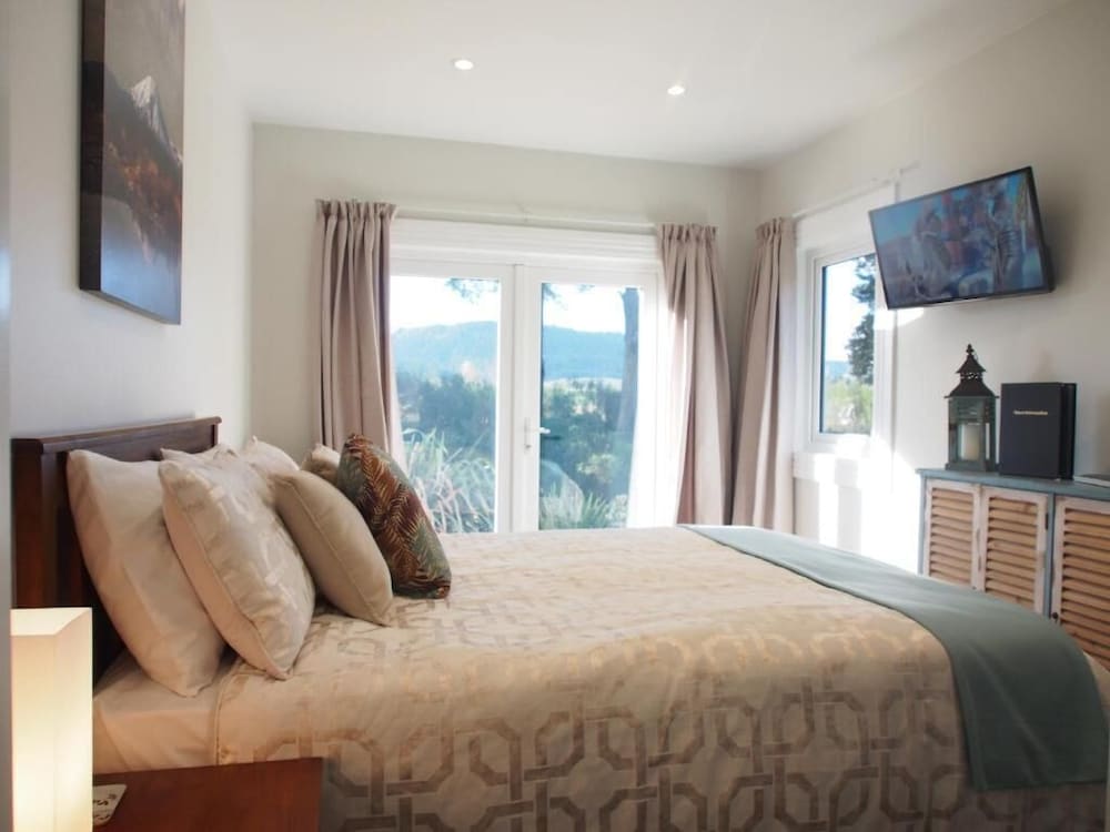 Premium Double Room, 1 Queen Bed, Mountain View