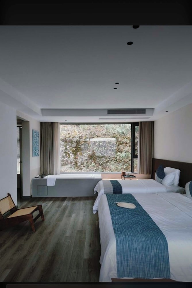 Signature Twin Room, Hill View