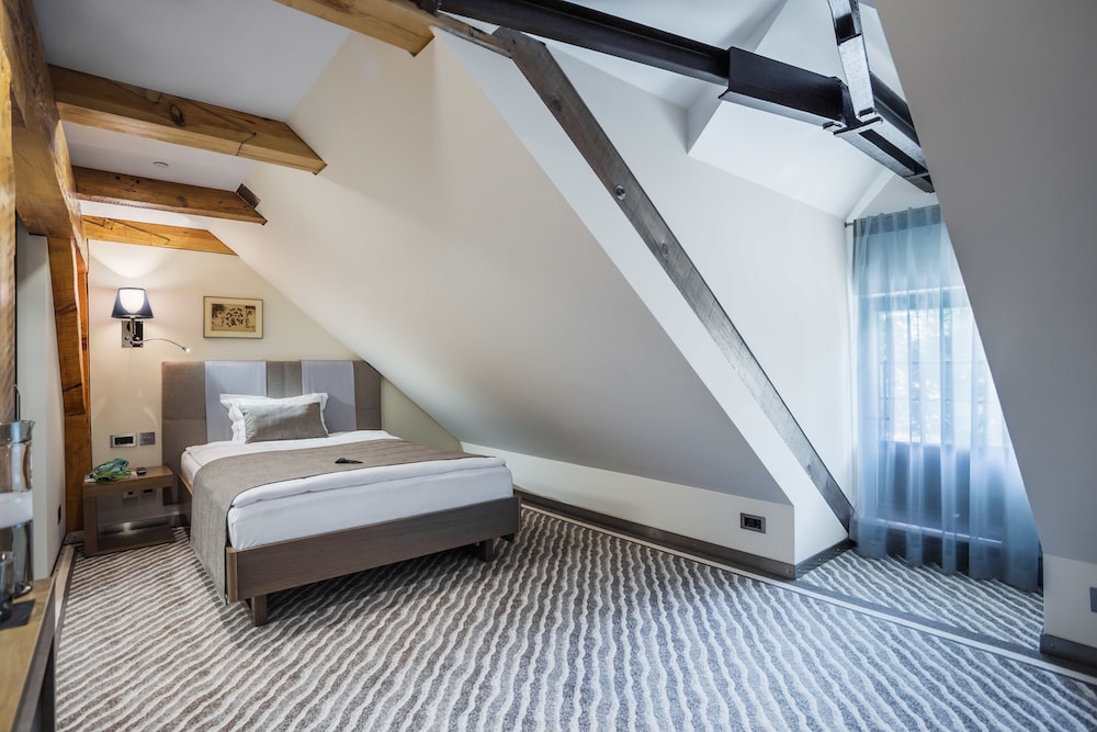 Attic Double photo 2