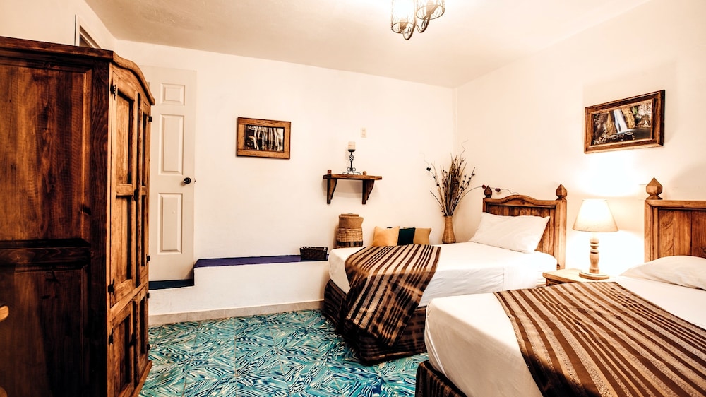 Traditional Double Room, Multiple Beds, Park View photo 2