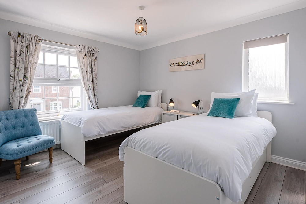 House (4 Bedrooms) photo 2