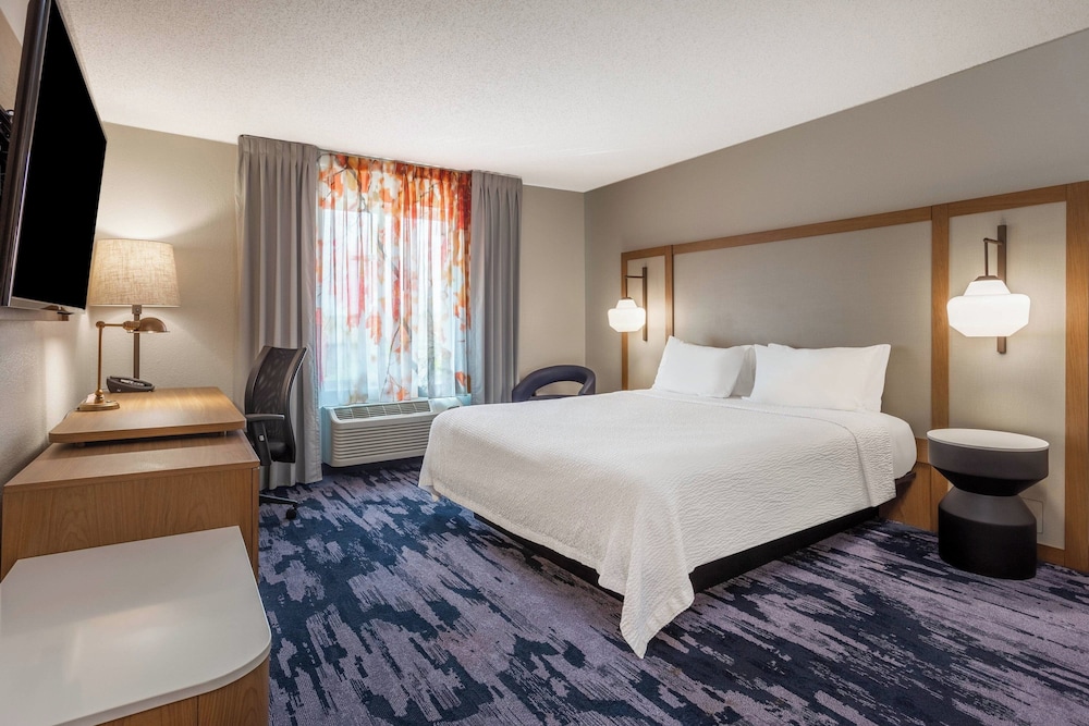 Room, 1 King Bed (Hearing Accessible) - Photo 1