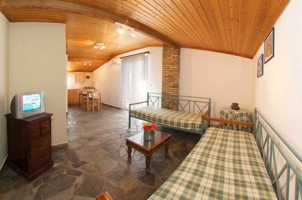 Family Apartment, 1 Bedroom, Sea View photo 2