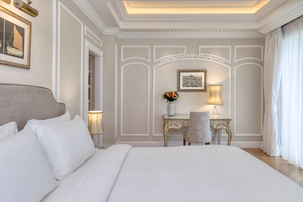 Deluxe King Room with One King Bed (Non Smoking)