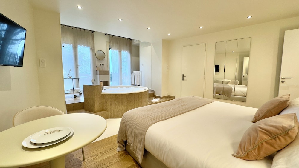 Suite Luxe Bellecour, 5 place Bellecour, 69002 Lyon photo 2