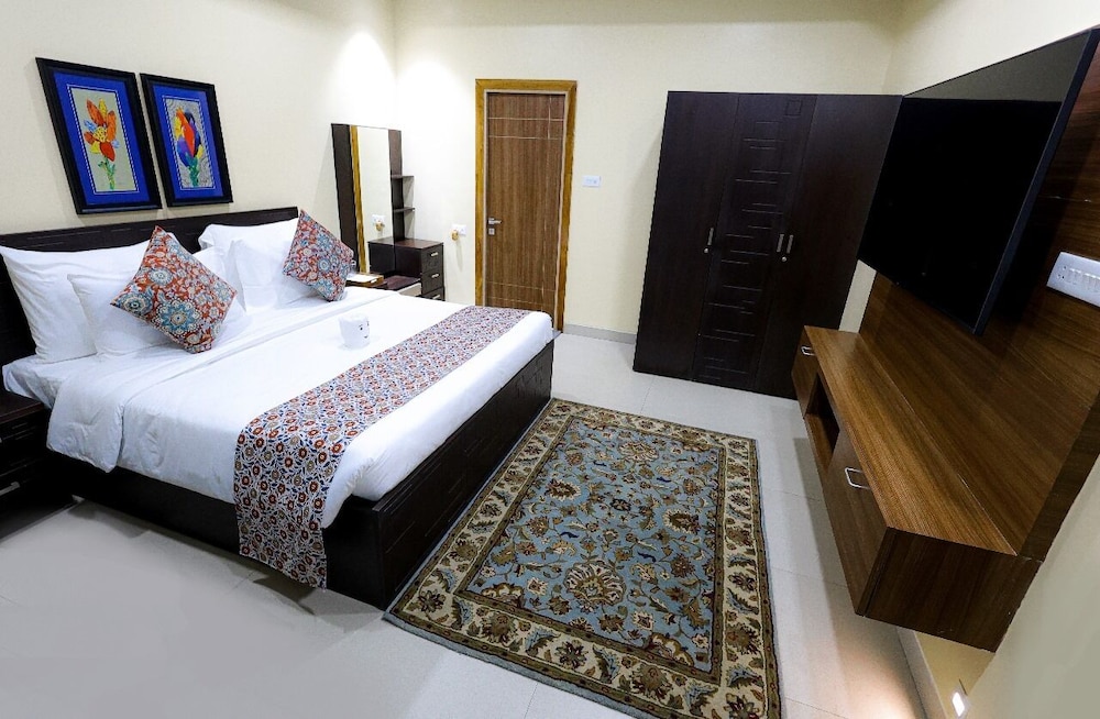 Deluxe Suite - Photo 1