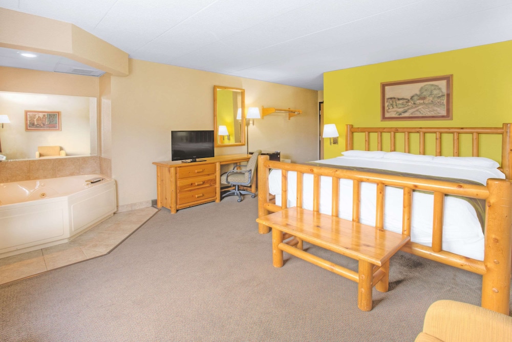Suite, 1 King Bed, Non Smoking (2 Room Suite) - Photo 1