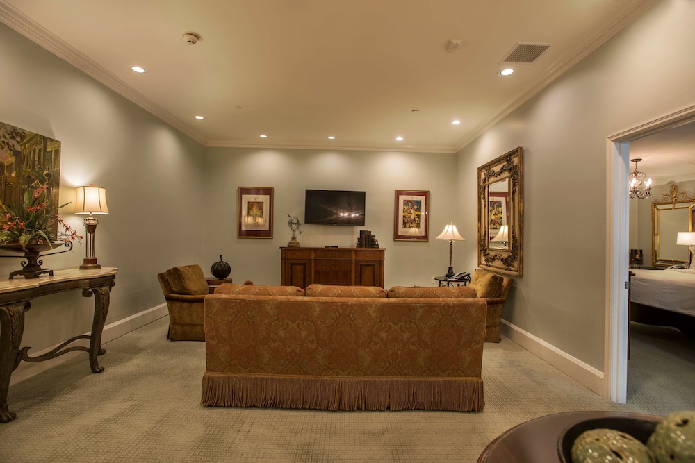 Suite (Interior) - Photo 2
