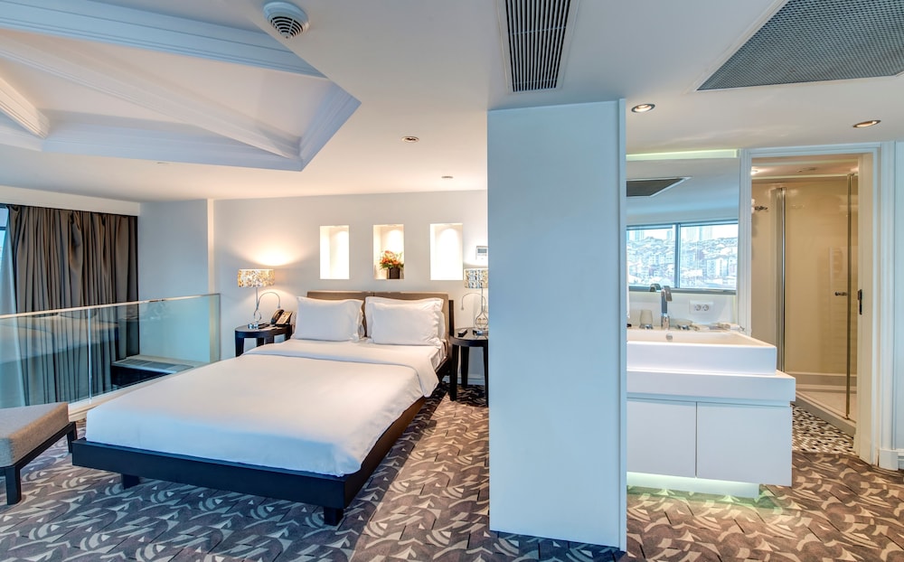 Duplex King Suite with Balcony