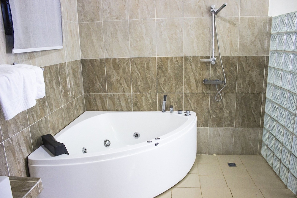 Luxury Suite photo 2