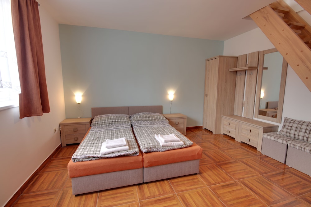 Family Studio, Multiple Beds, Garden View, Courtyard Area photo 1