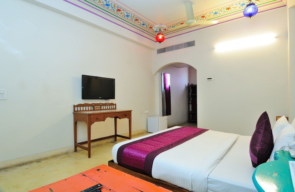 Deluxe Room - Photo 11