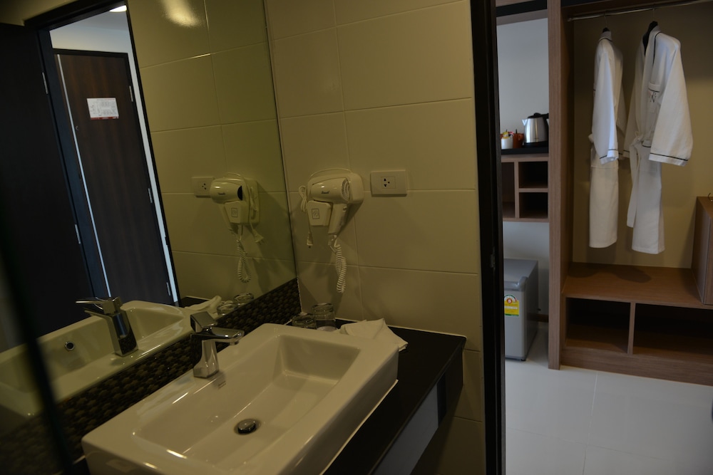 Deluxe Triple Room photo 2