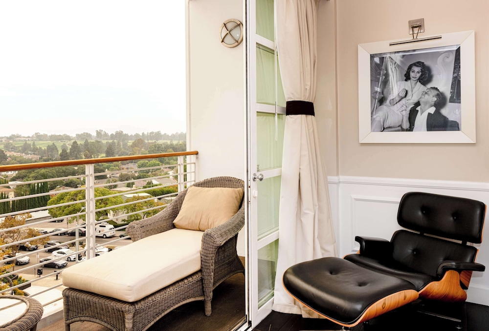 Studio, 1 Queen Bed, Balcony, City View