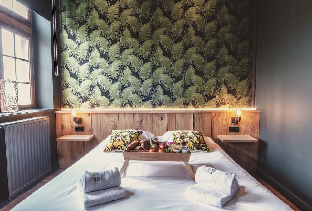 Standard Suite (Bohemian)