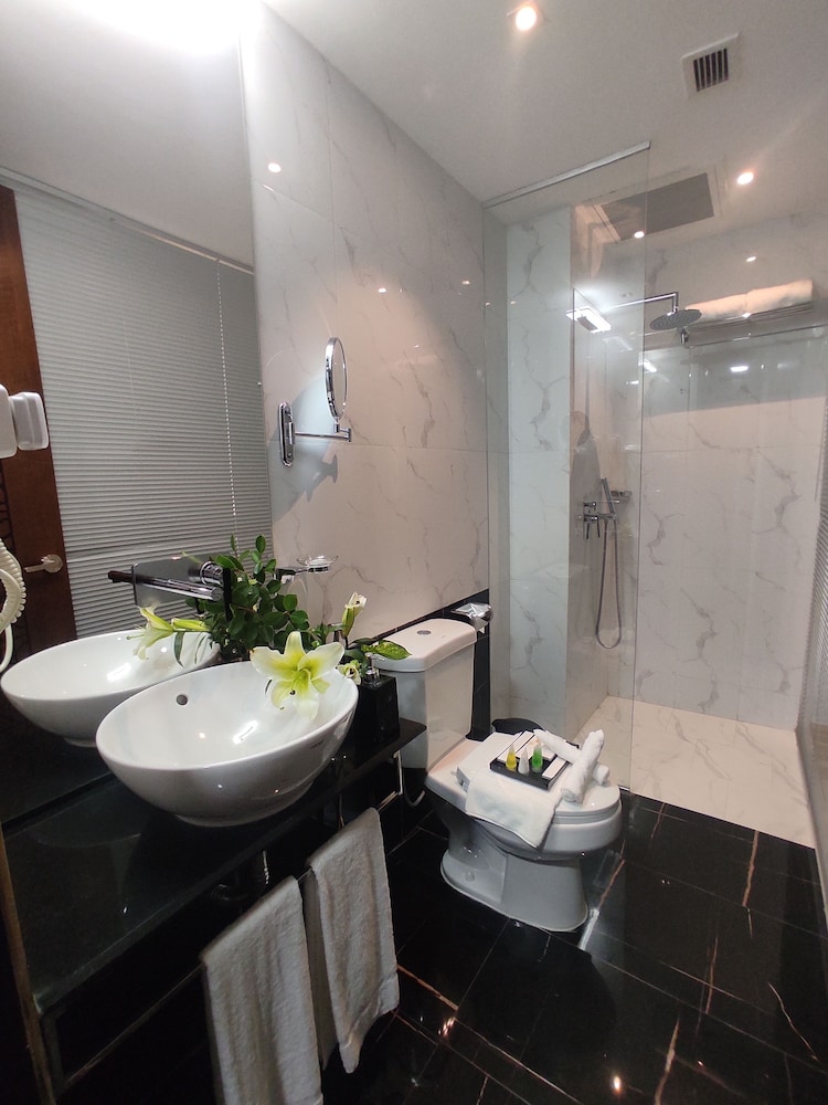 Deluxe King Room - Photo 5