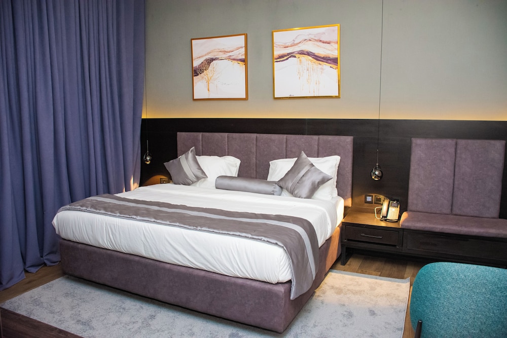 Basic Double Room Single Use, 1 Queen Bed photo 1