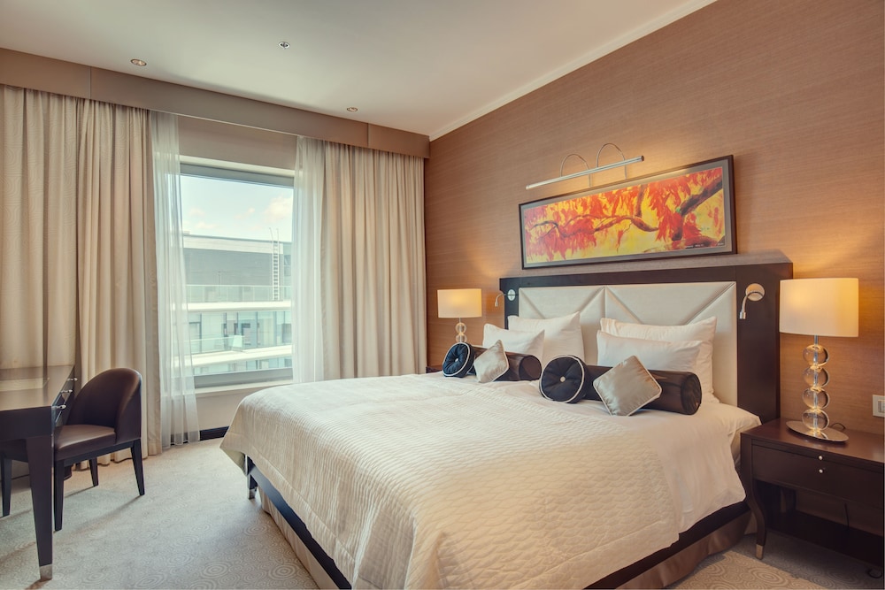 Hill View Guest Room, 1 King Bed - Photo 3