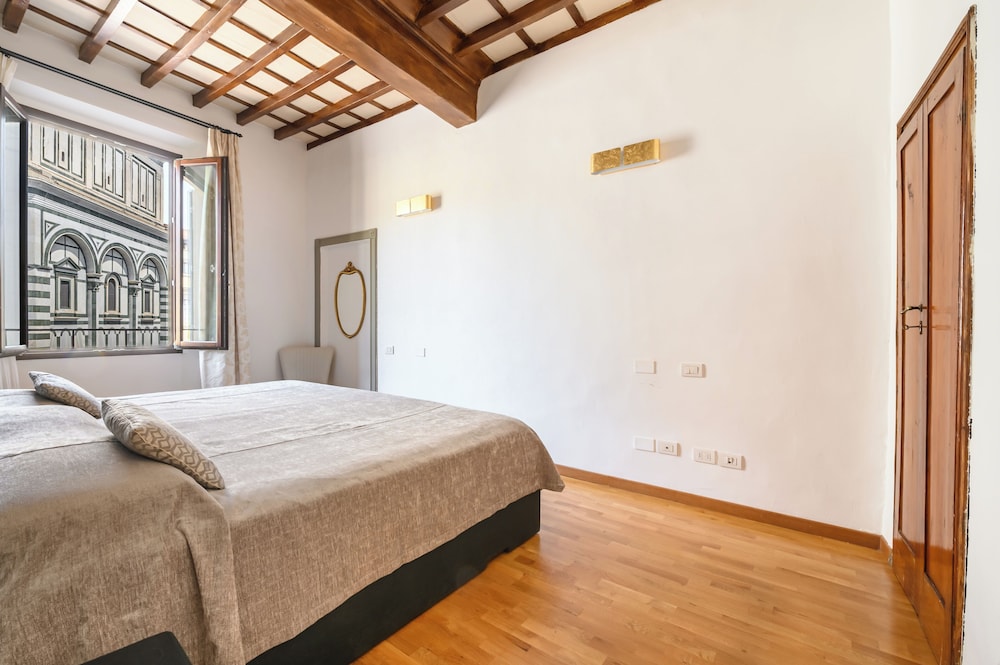 Deluxe Suite (Duomo View)