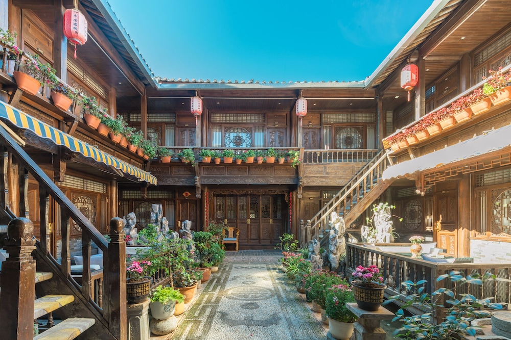 Signature Single Room, 1 Bedroom, Kitchenette, Courtyard View photo 2
