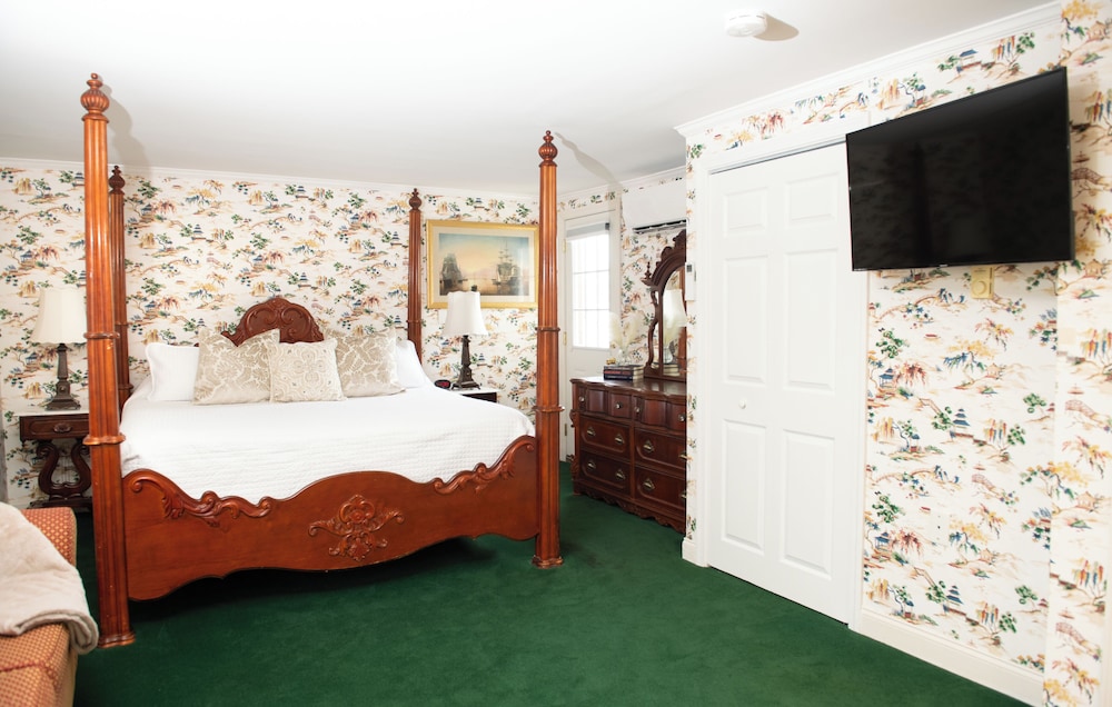 Traditional Apartment (No Pets) - Photo 10