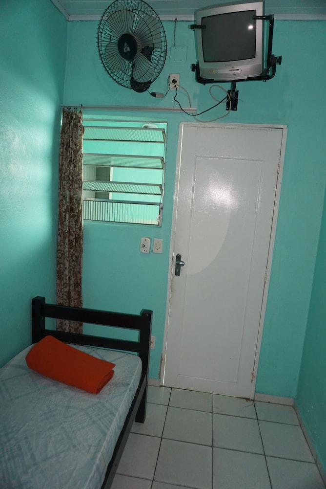 Economy Triple Room - Photo 3