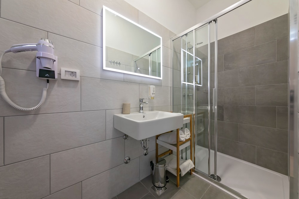 Superior Double or Twin Room, City View - Photo 14
