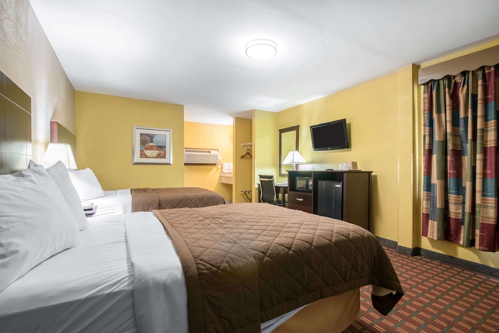 Standard Room, 2 Double Beds, Non Smoking photo 3