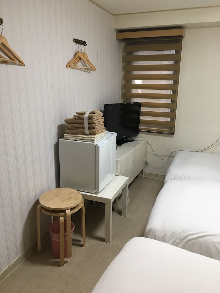Triple Room, 3 Twin Beds photo 3