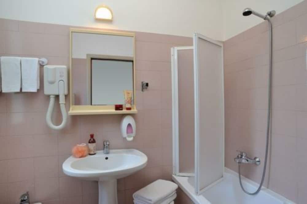 Standard Single Room photo 2