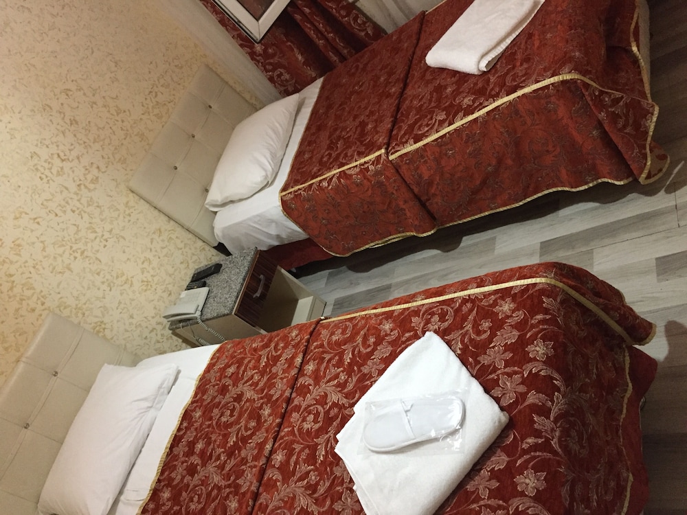Basic Double Room, 2 Twin Beds photo 1