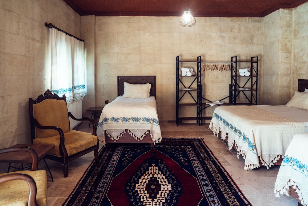 Family Quadruple Room - Photo 10