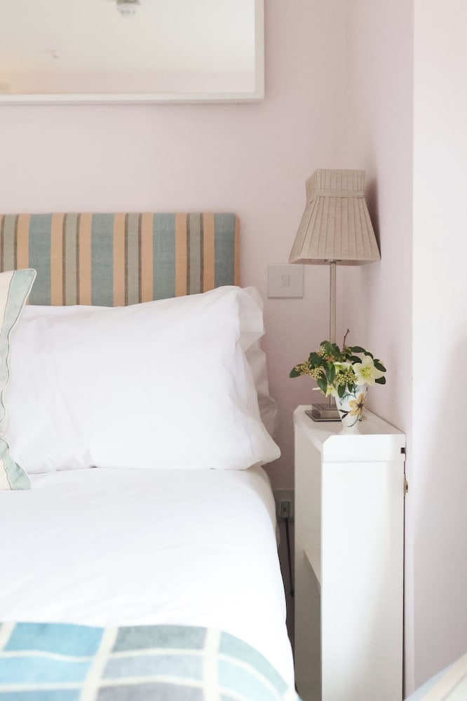 Classic Double Room, 1 Double Bed, Private Bathroom photo 2