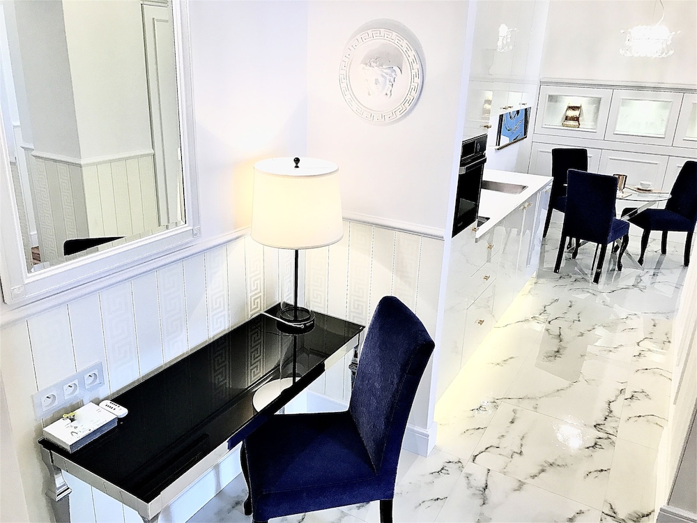 Luxury Deluxe Suite, 2 Bedrooms (Old town view, 77 m2)