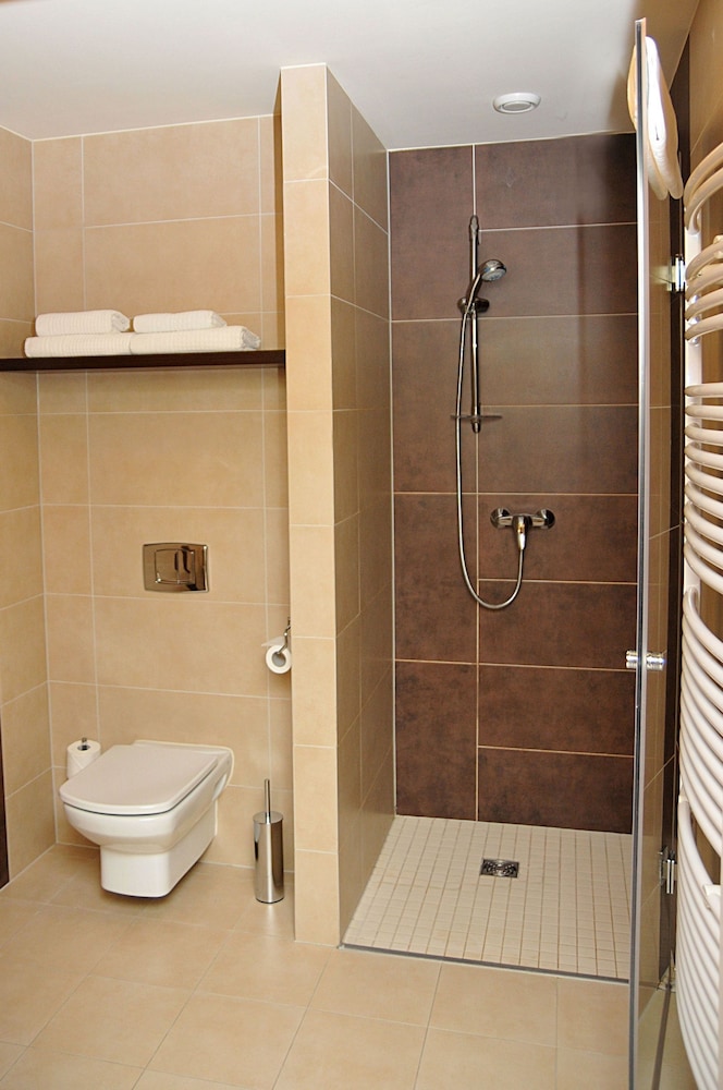 Standard Twin Room - Photo 12