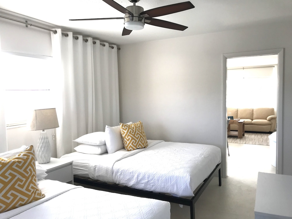 Deluxe One Bedroom photo 2