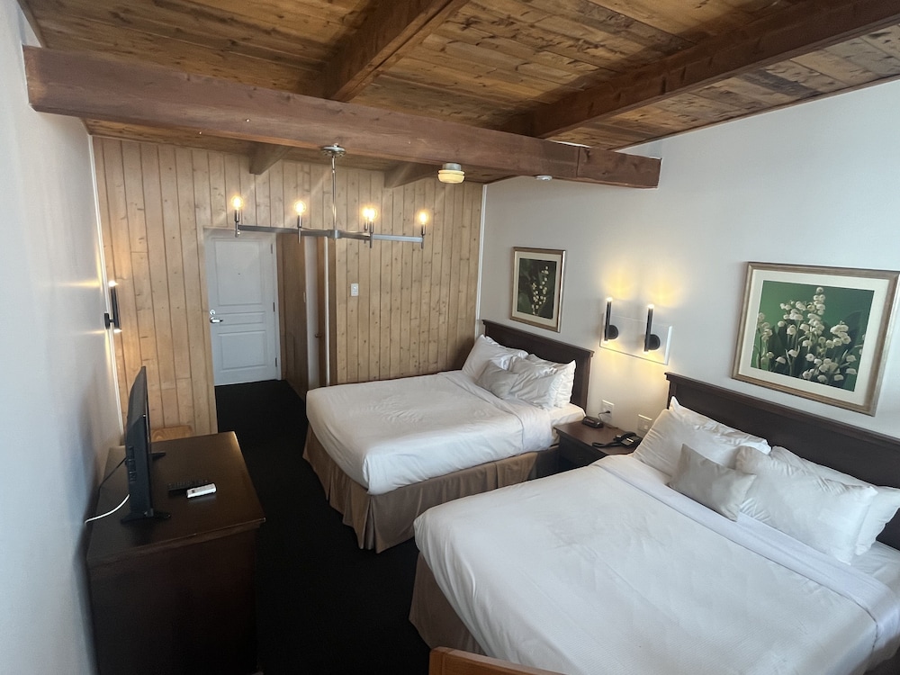 Room, 2 Queen Beds photo 3