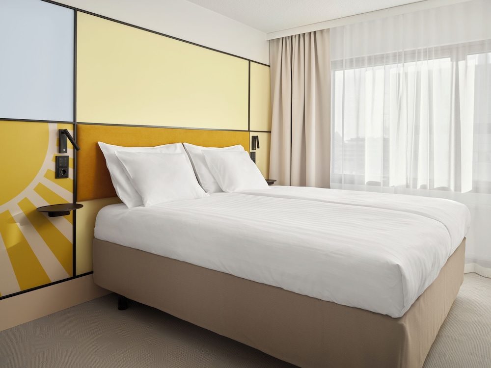 Superior Room, 1 King Bed, Tower photo 2