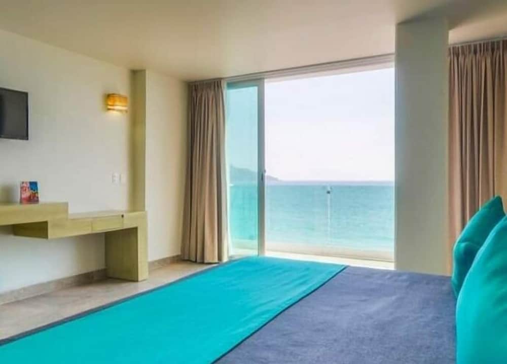 Room, 1 King Bed, Ocean View photo 1
