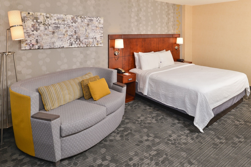 Room, 1 Queen Bed (Mobility/Hearing Access, Roll-In Shwr) photo 1