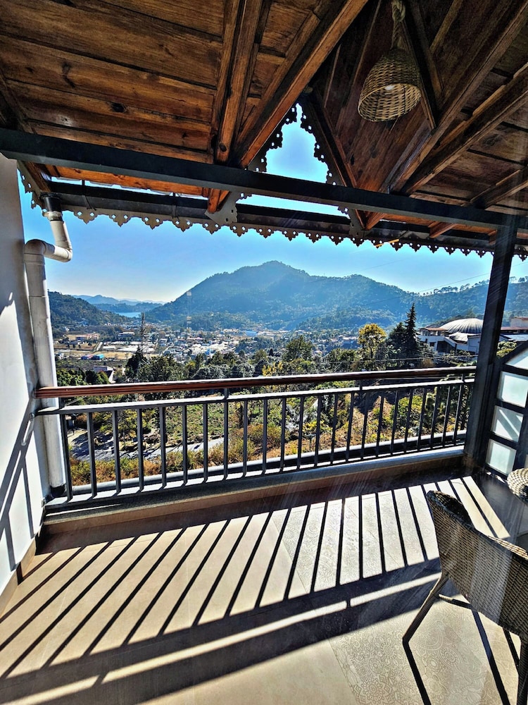 Suite Room with Lake View