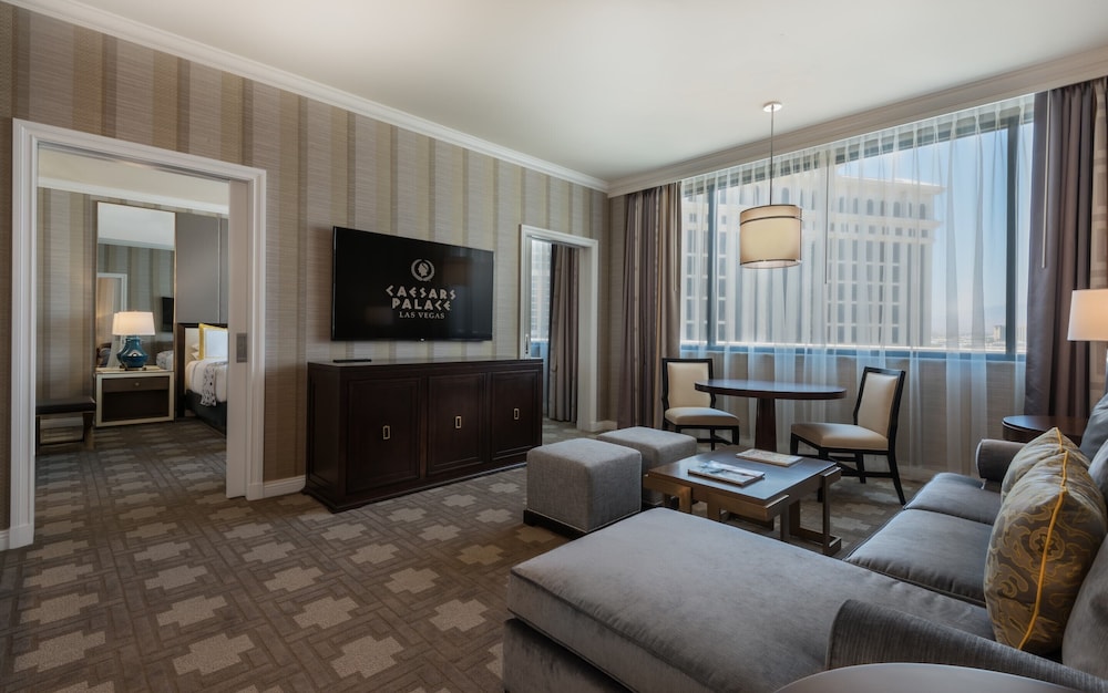 Julius Signature Level Suite King - Photo 1