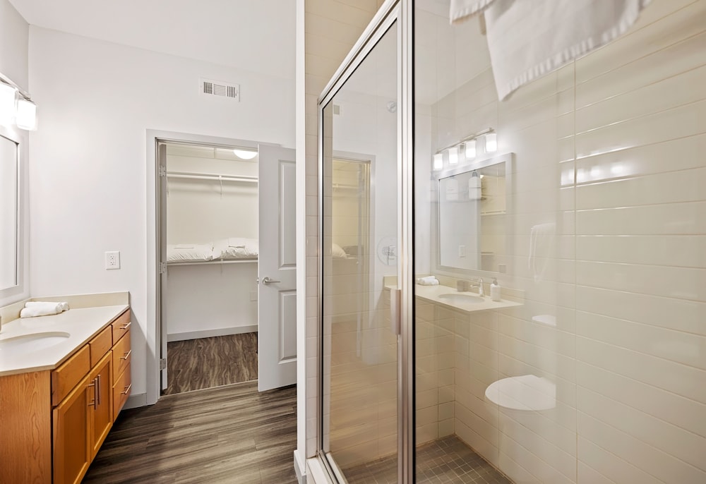 Dual Queen Suite with Balcony photo 2