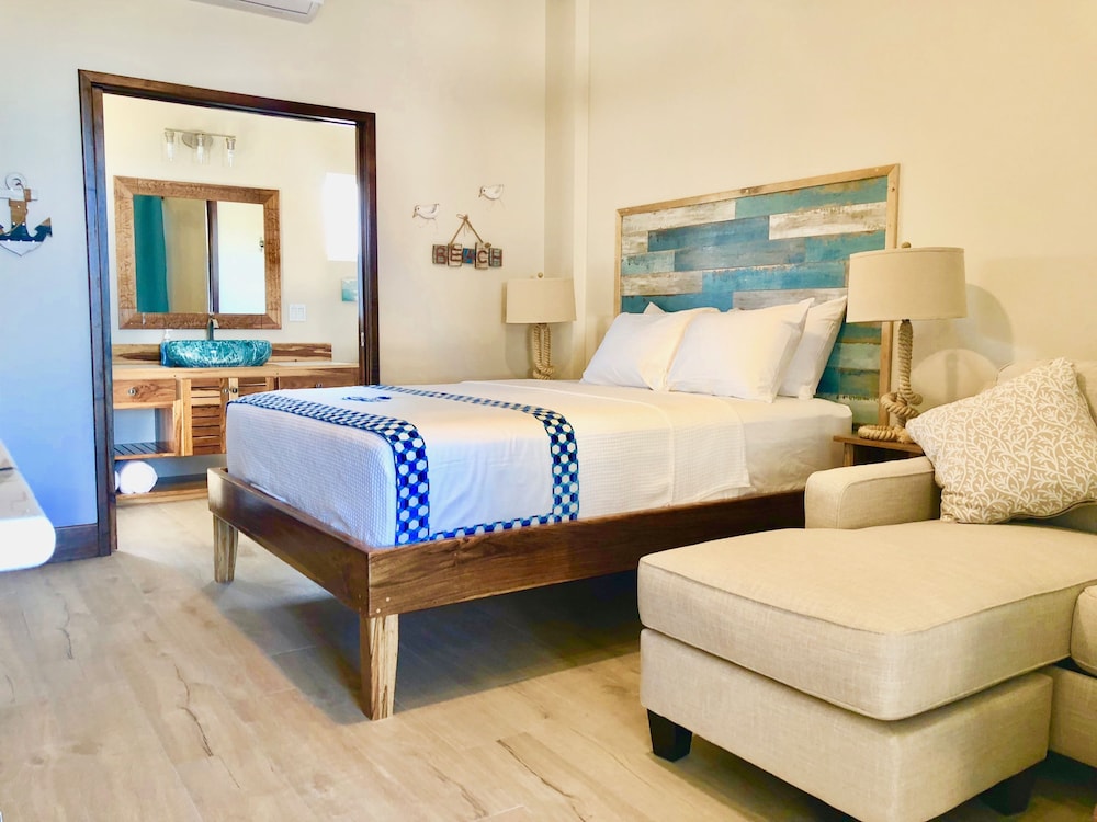 Executive Studio, 1 Queen Bed with Sofa bed photo 2