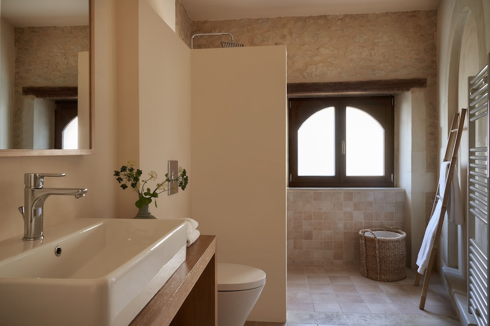 Historic Olive Mill Suite thumbnail 5