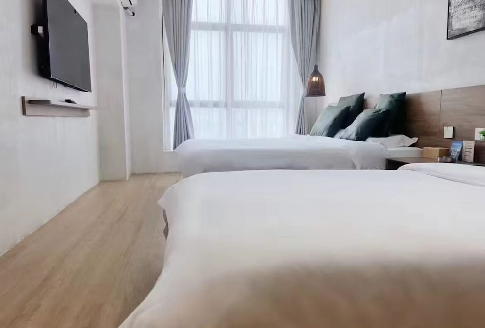 Family Studio Suite, City View