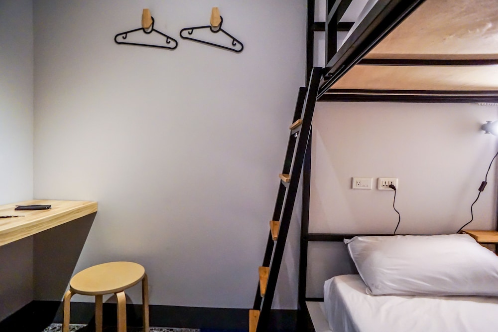 Standard Double Room Single Use, 1 Bedroom, Shared Bathroom (Bunk Bed) photo 2