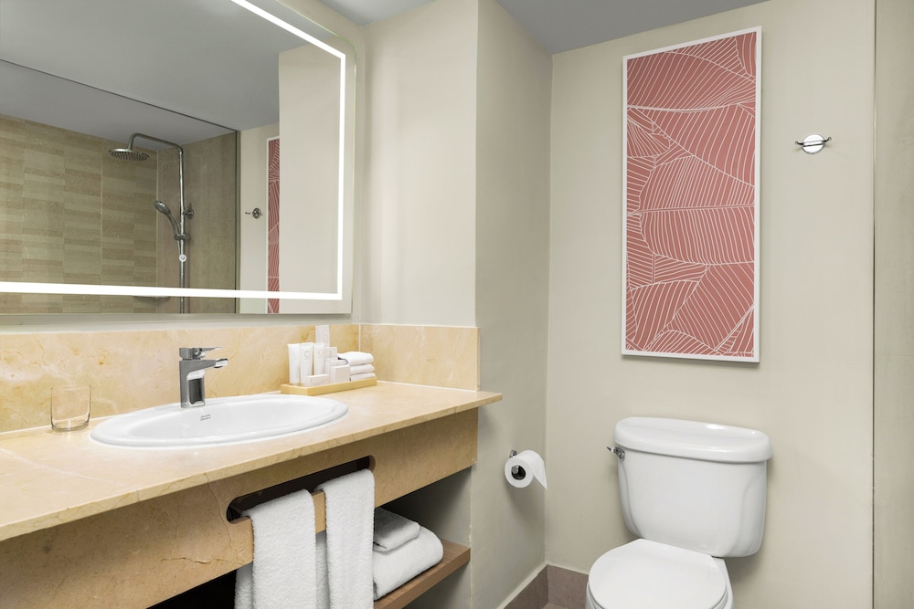 Standard Room, 1 King Bed (tropical View | Pool Walk Out)